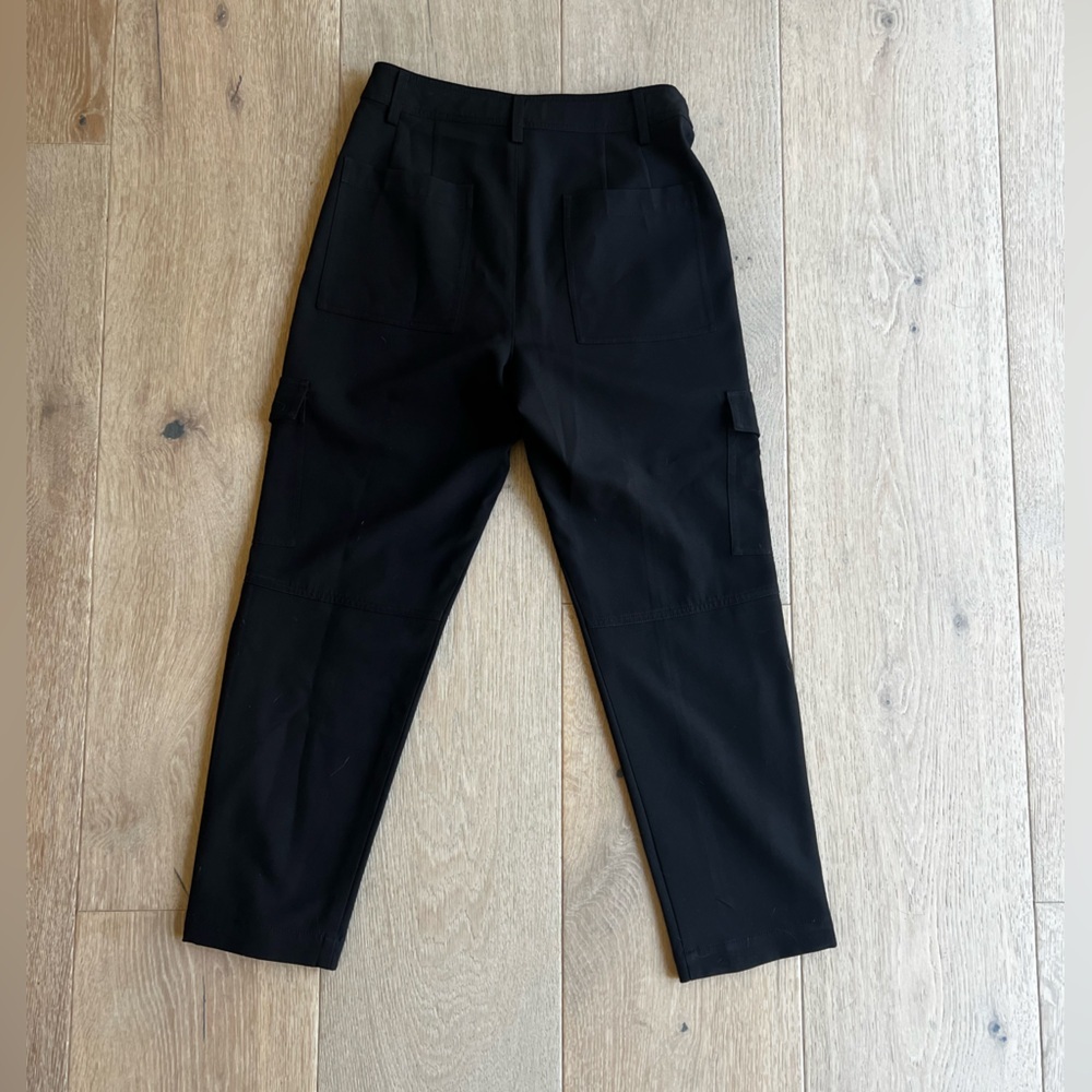 Women’s black cargo pants. Size small